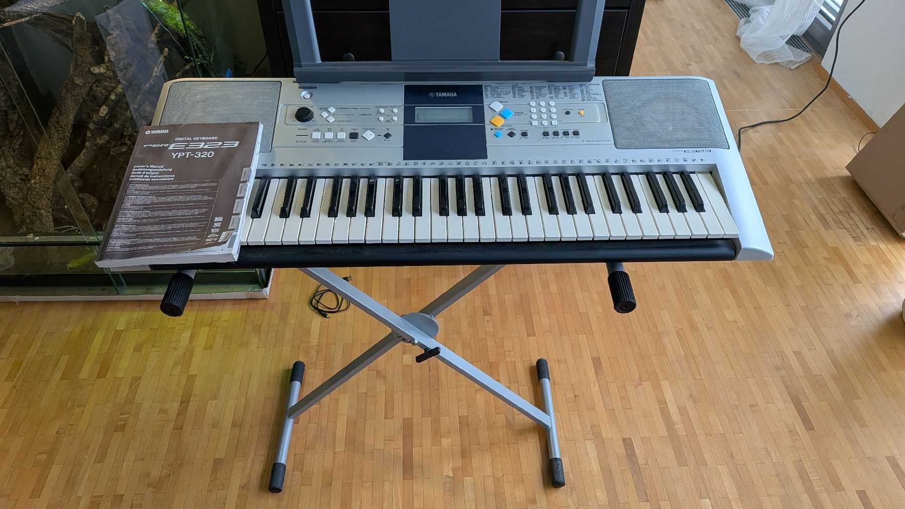 Yamaha Strumenti musicali: Yamaha PSR-E323 YTP-320 – Usato da Brittnau venduto da luc_b7f5