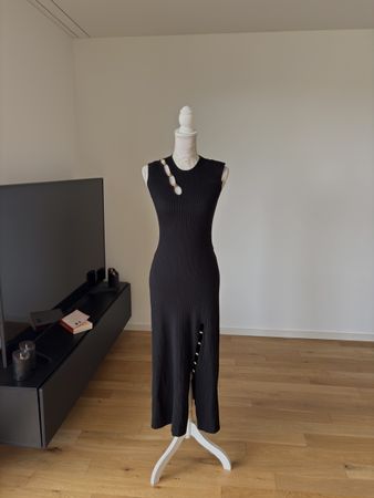 Rippkleid Maje schwarz Grösse 34 neuwertig