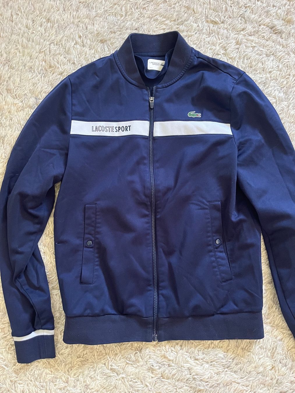 Lacoste Giacche: Lacoste Sport Trainerjäckli Gr. M – Usato da Utzenstorf venduto da Ismaele 2