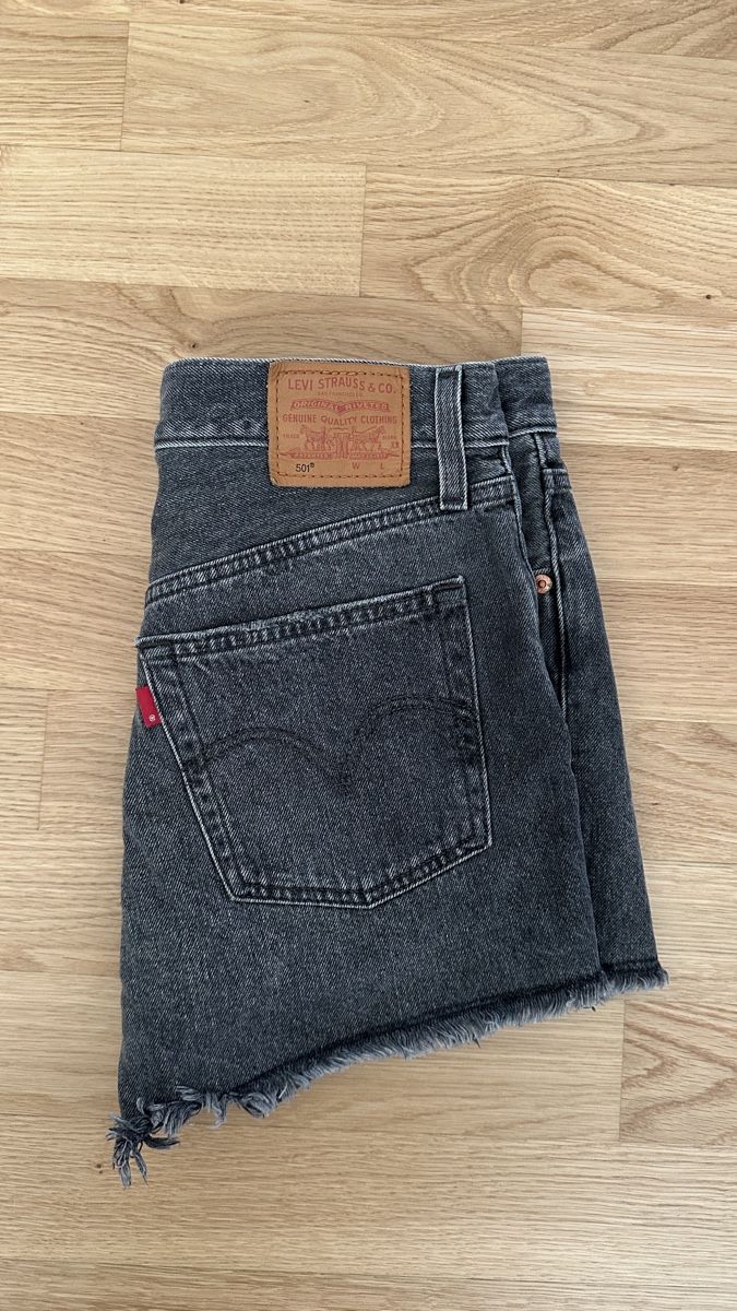 Levi's Jeans: Levi‘s Hotpants grau W27 – Nuovo (secondo la descrizione) da Neuenhof venduto da jow_fh6g 1