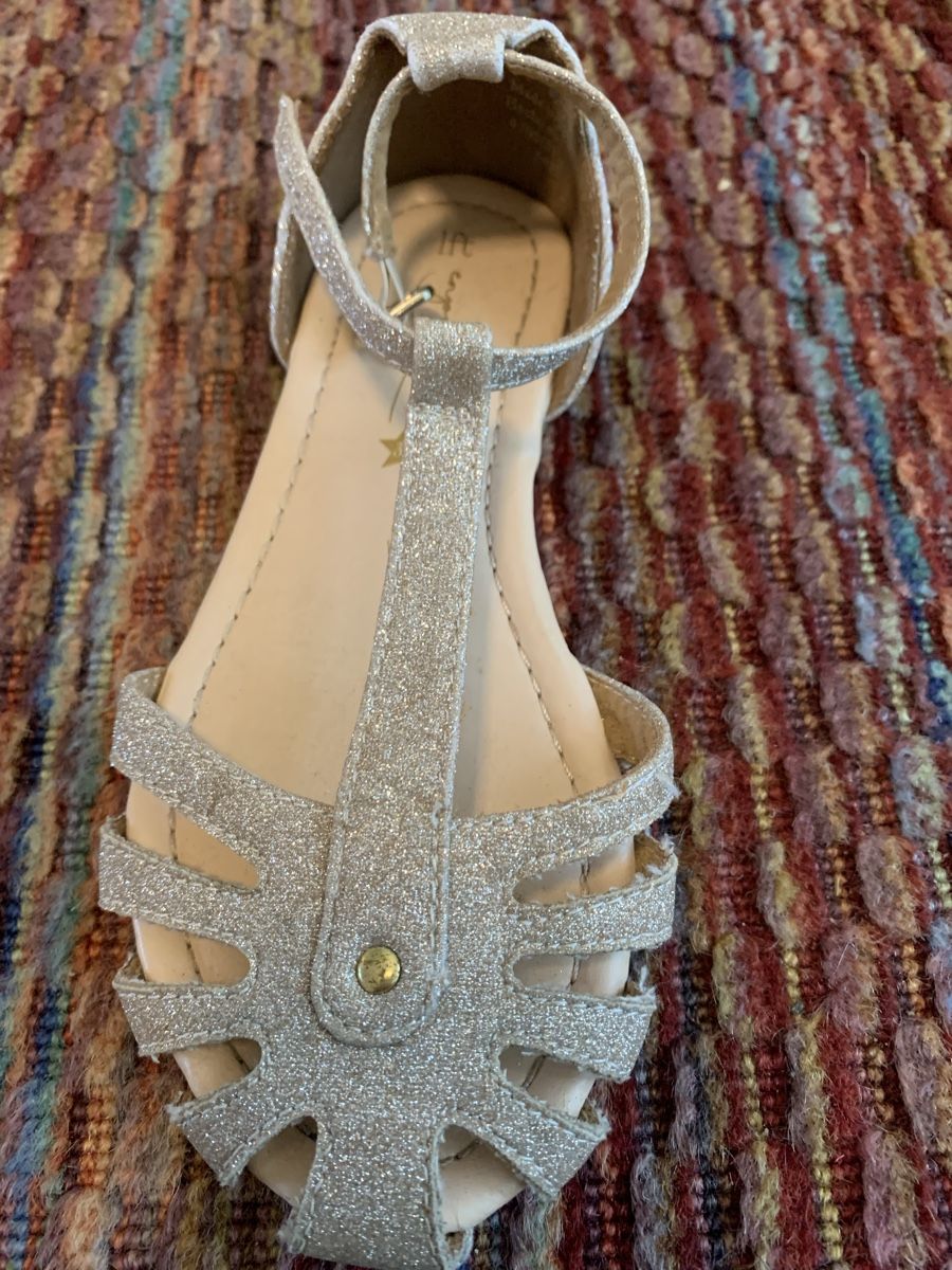 Schuhe für Mädchen: Mädchen Sandalen Größe 30 Goldig – Neu (gemäss Beschreibung) aus Aesch ZH von Goonies_1 1