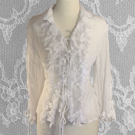 Vintage La City – Weiße, durchscheinende Bluse mit Blumenmus