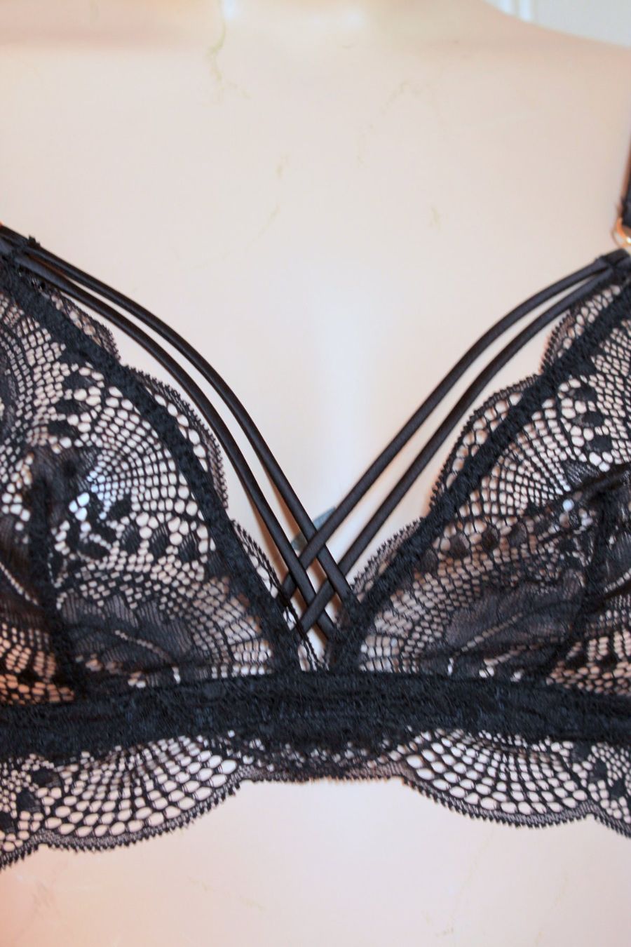 Altra biancheria intima: wunderschöner BH aus Spitze  75 B – Usato da Rebstein venduto da QuasarVincent 2