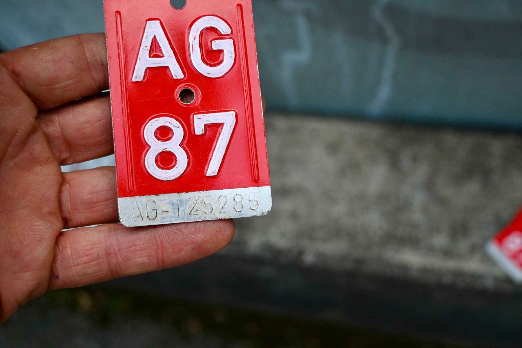 Insegne: Velonummer AG 87 von 1987 - Aargau – Usato da Pfaffhausen venduto da mono_rec 4
