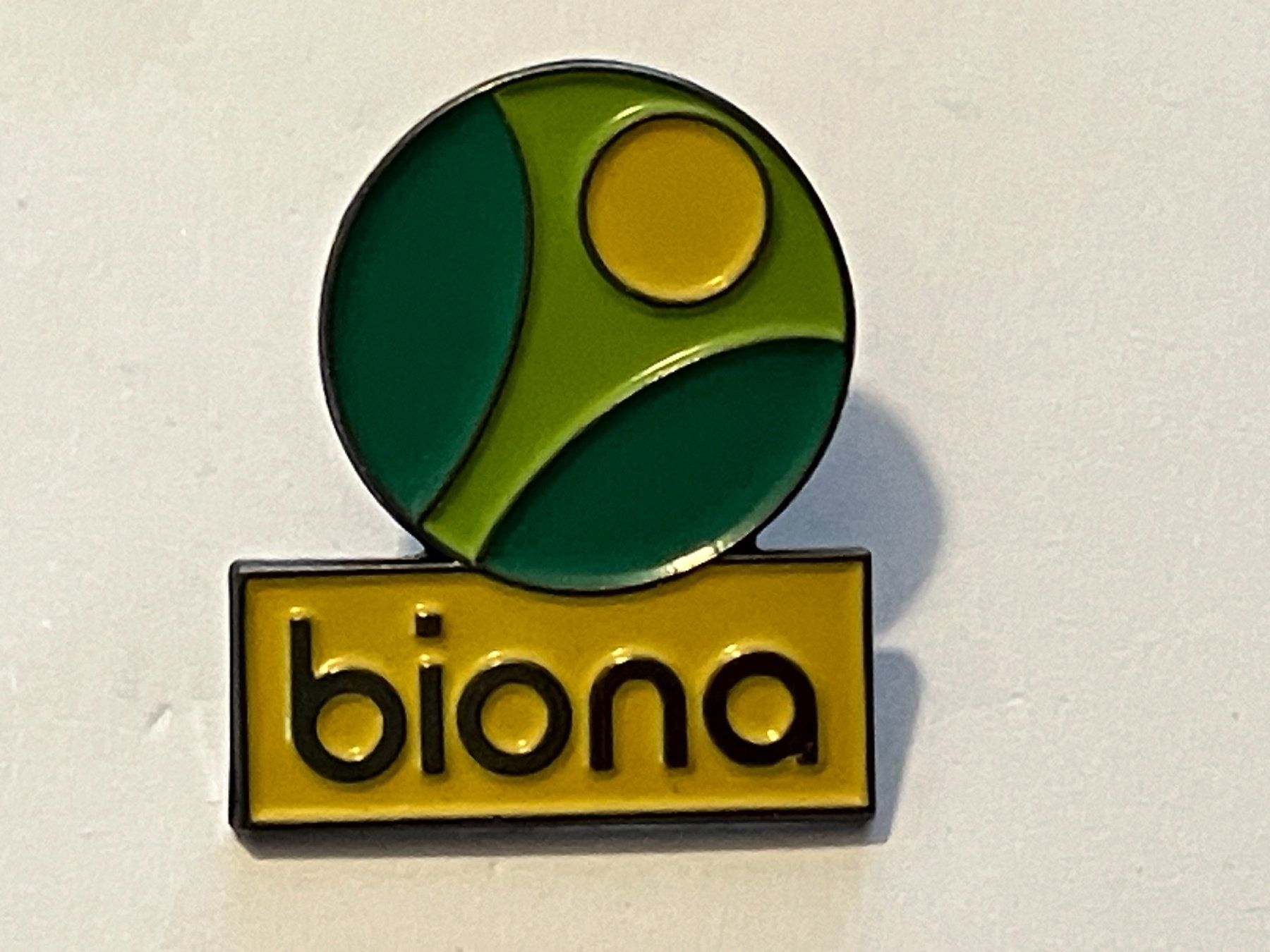 Placchette & Badge: 1 Pin Biona  – Usato da Basel venduto da djwwpp
