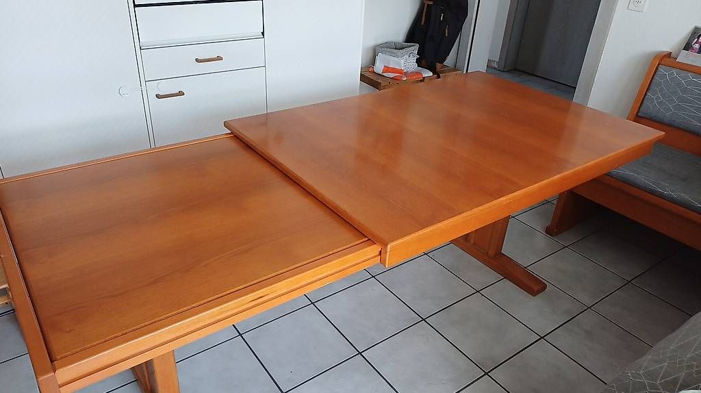 Tavoli: Tisch – Usato da Beromünster venduto da masto46 2