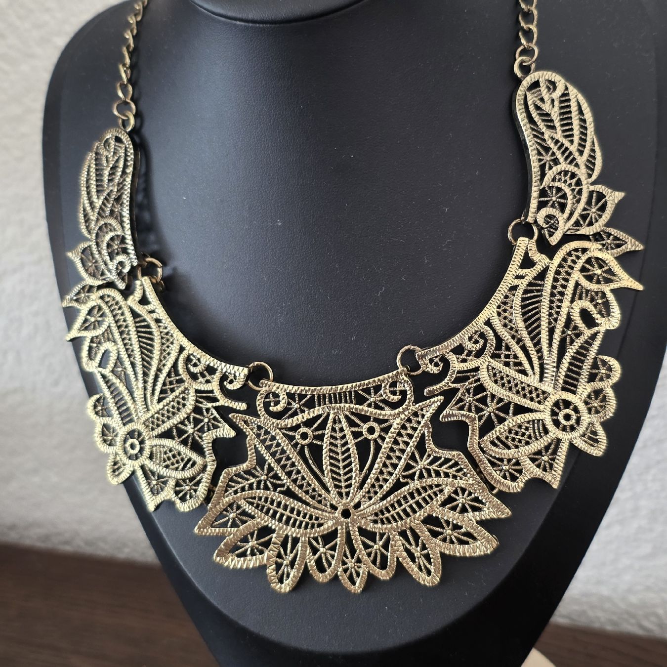 Ketten: Statement Kette filigranes Design goldfarben – Gebraucht aus Rheinsulz von Gilea 2