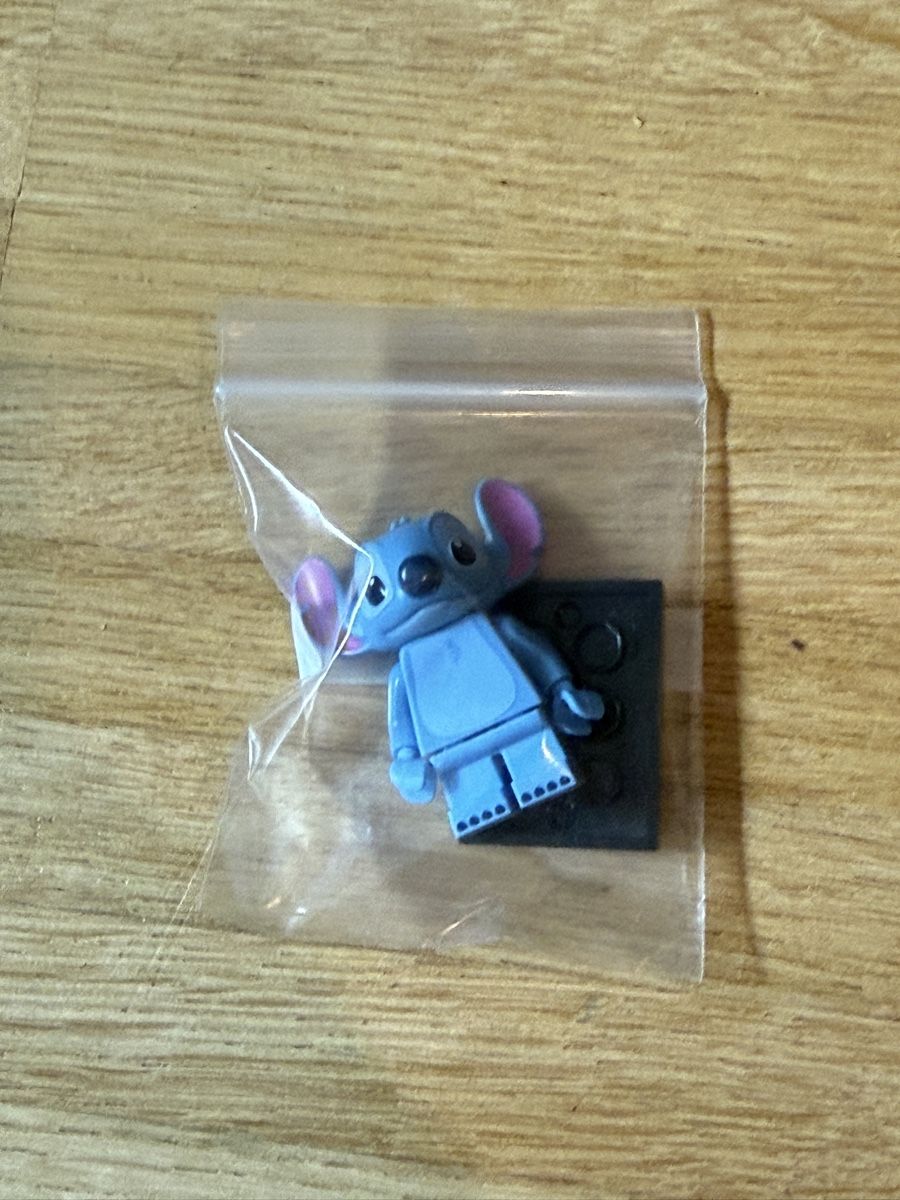 Lego Statuette: Stitch Lego Mini Figur Disney – Usato da Allschwil venduto da Collector.Shop.Swizz