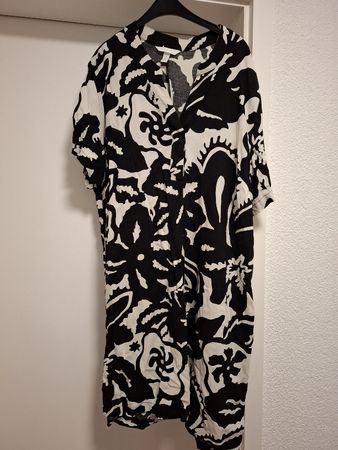 H&M schwarz-weiss gemustertes Sommerkleid Gr. L 