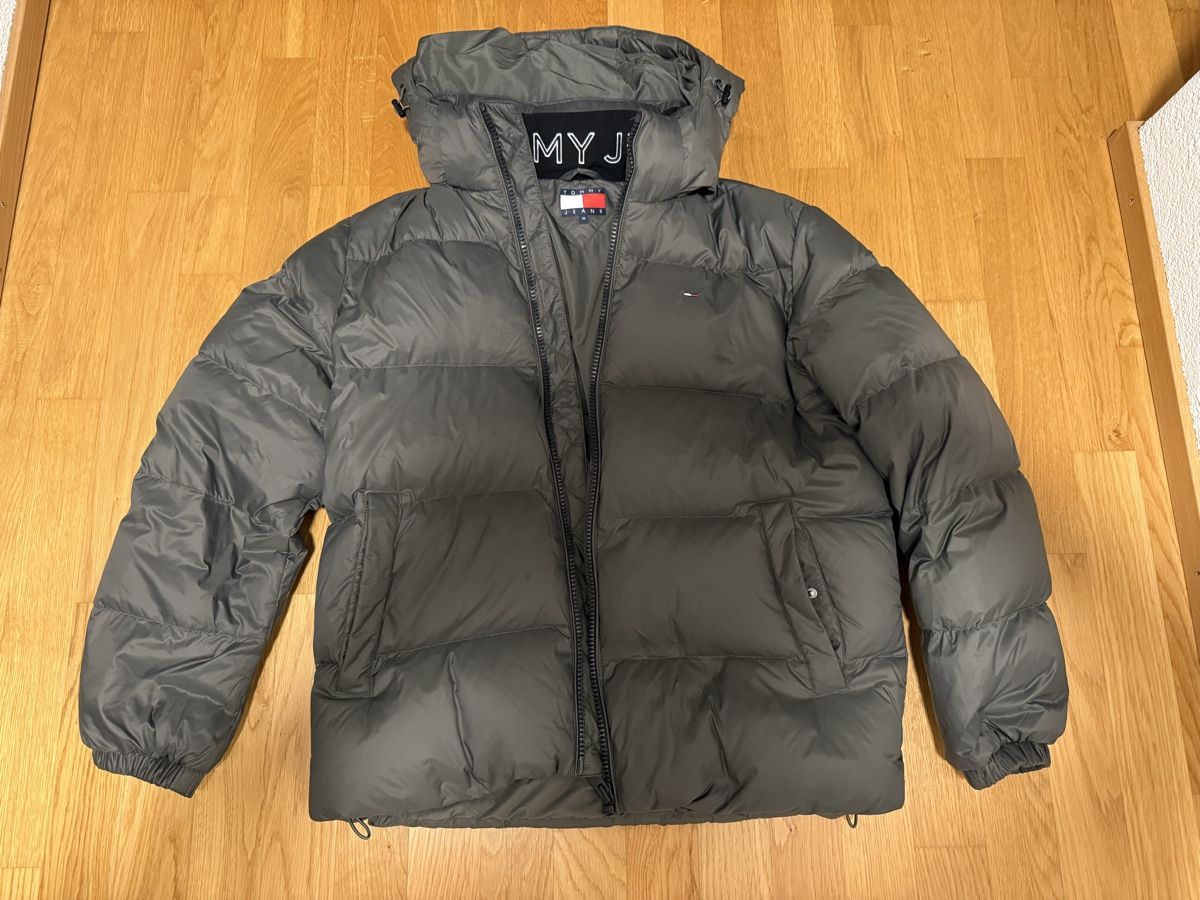 Tommy Hilfiger Jacken: Tommy Jeans Daunenwinterjacke NEU – Neu (gemäss Beschreibung) aus Recherswil von Noname1
