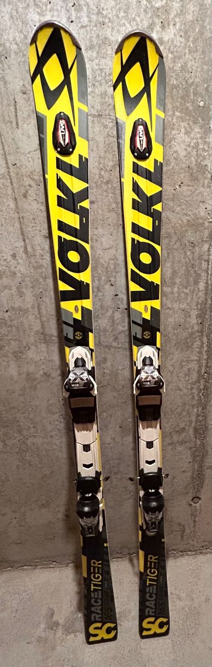 Ski VÖLKL Racetiger SC 2025 + Fixations VMotion 10