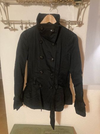 Schwarze Jacke mit tollen Details