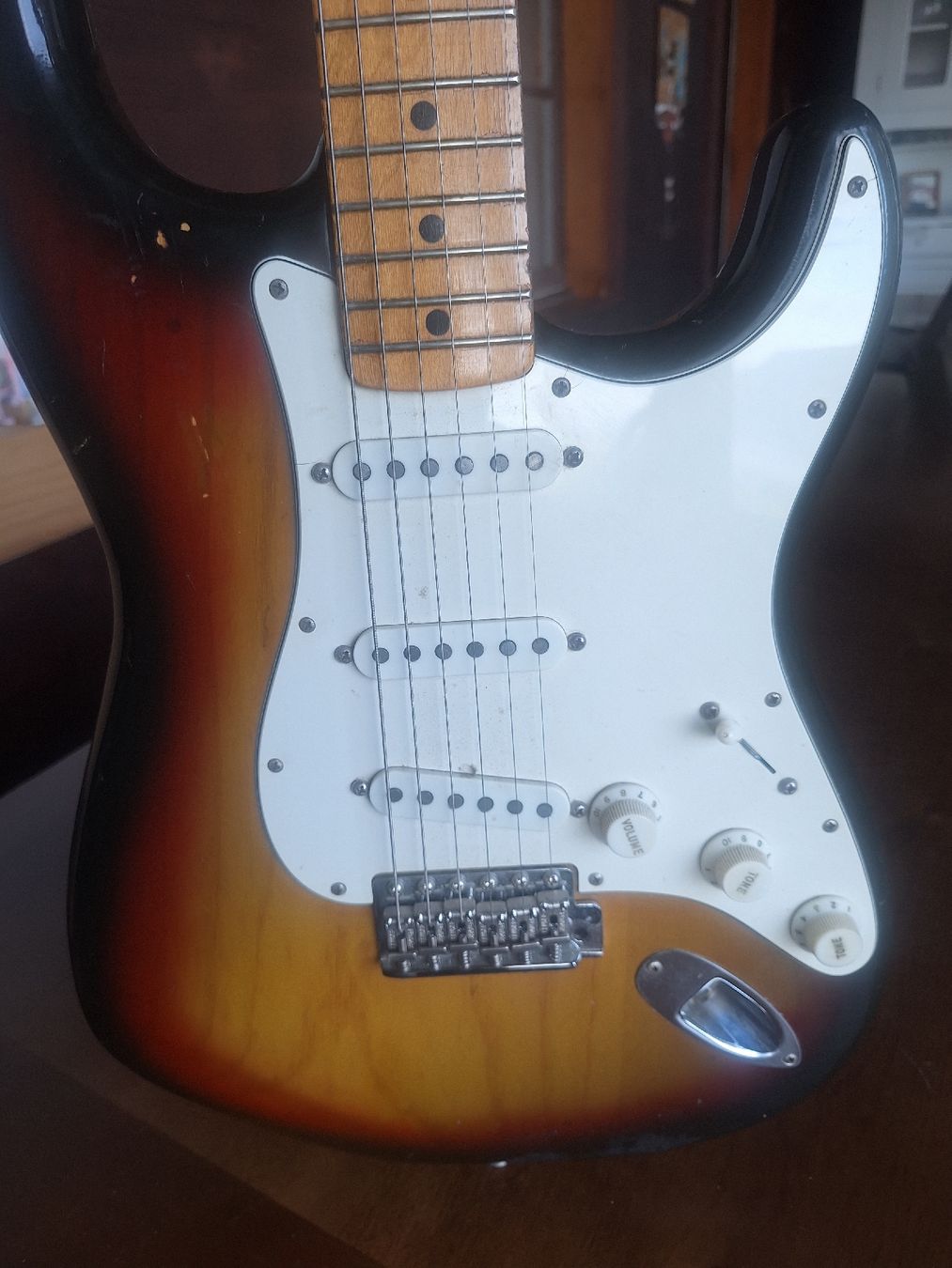 Fender Strumenti musicali: Fender Stratocaster sunburst 1975 – Usato da Le Sentier venduto da shuck 7