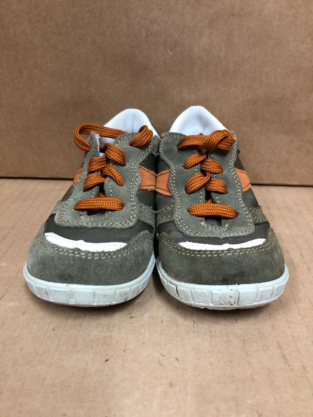 Scarpe da uomo: Turnschuhe dunkelgrün Grösse 23 – Usato da Eschlikon TG venduto da RamonaSt
