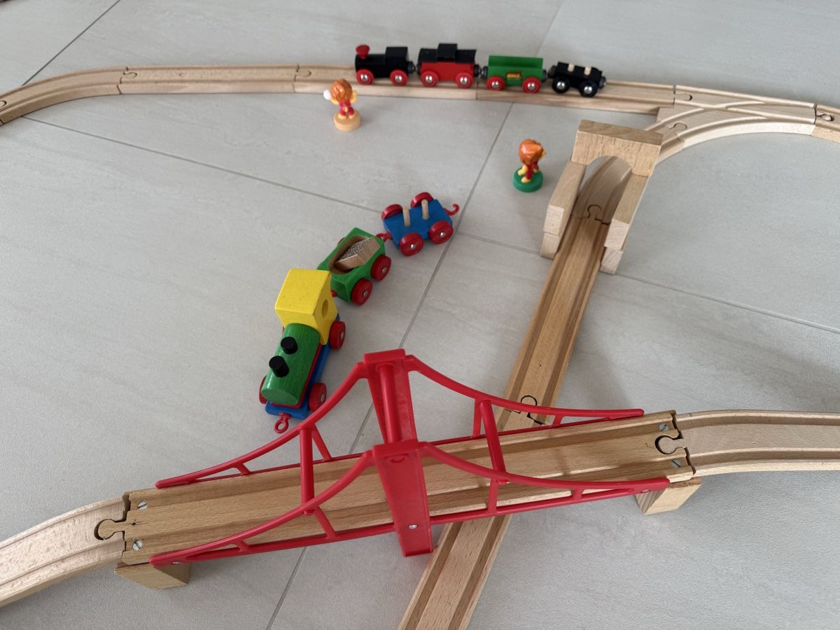 Brio Spielzeuge: Brio Holzeisenbahn mit Brücke etc. – Gebraucht aus Bassersdorf von Buesler7 2