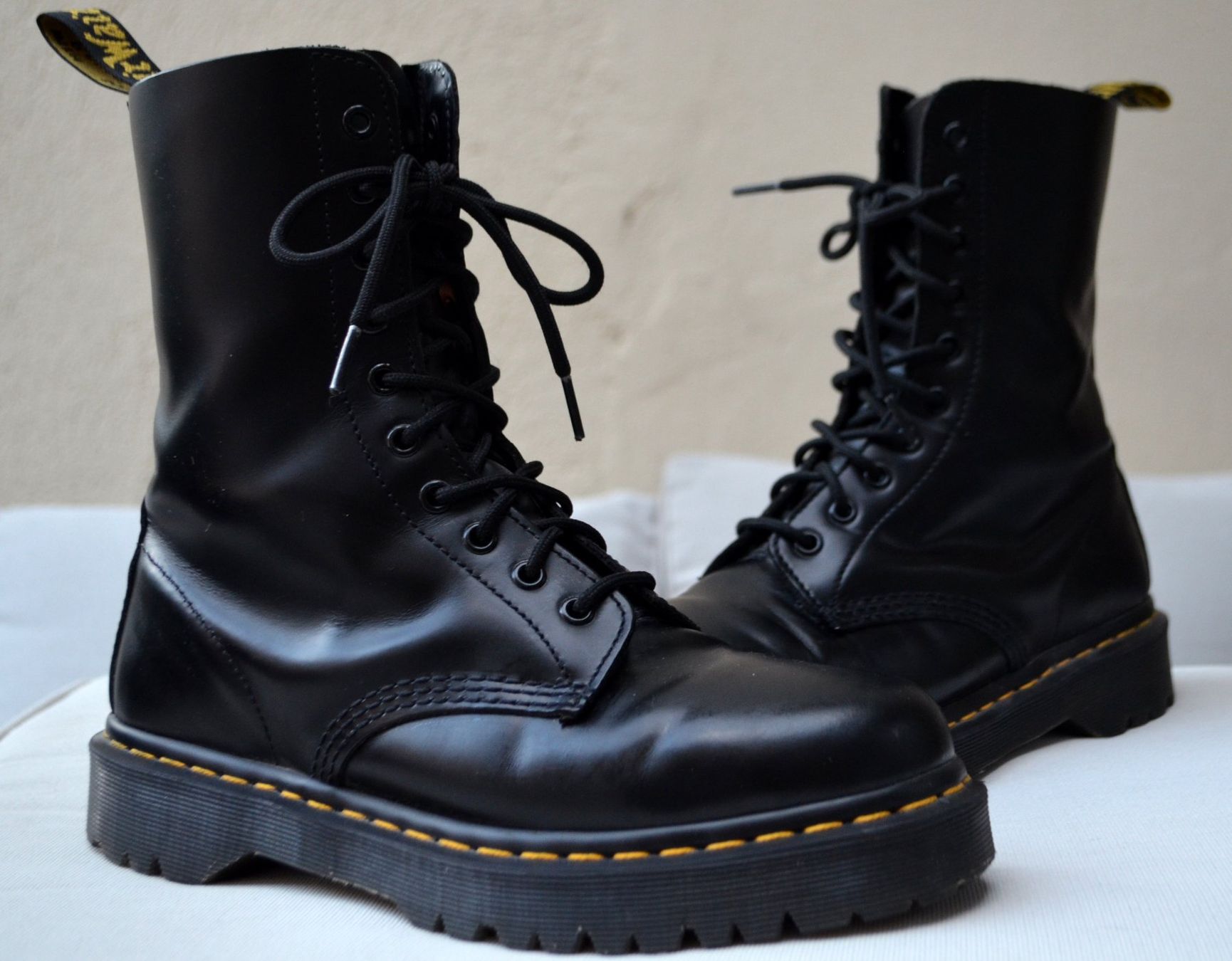 Dr. Martens Chaussures hommes: Boots / Bottes Dr. Martens  .42 – D'occasion à Collonges par arashee 3