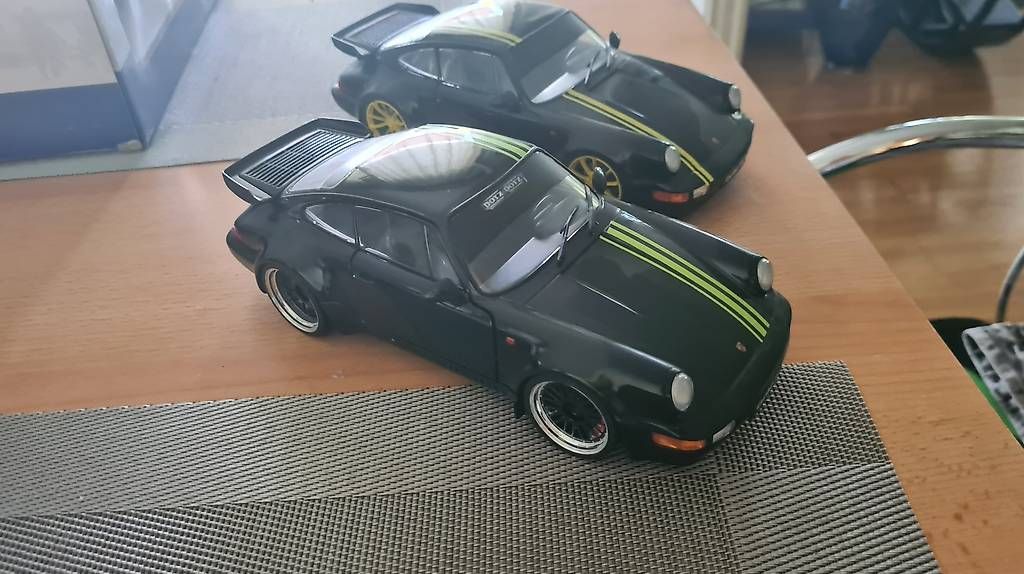 Modellini d'auto: 2×PORSCHE MODELLE 911  1:18 – Usato da Ittigen venduto da ROCKY1964