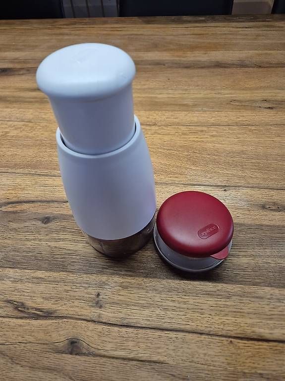 Zyliss Küchengeräte: Zyliss Food Chopper
2332.80 ml – Gebraucht aus Koppigen von abu_5syv 2