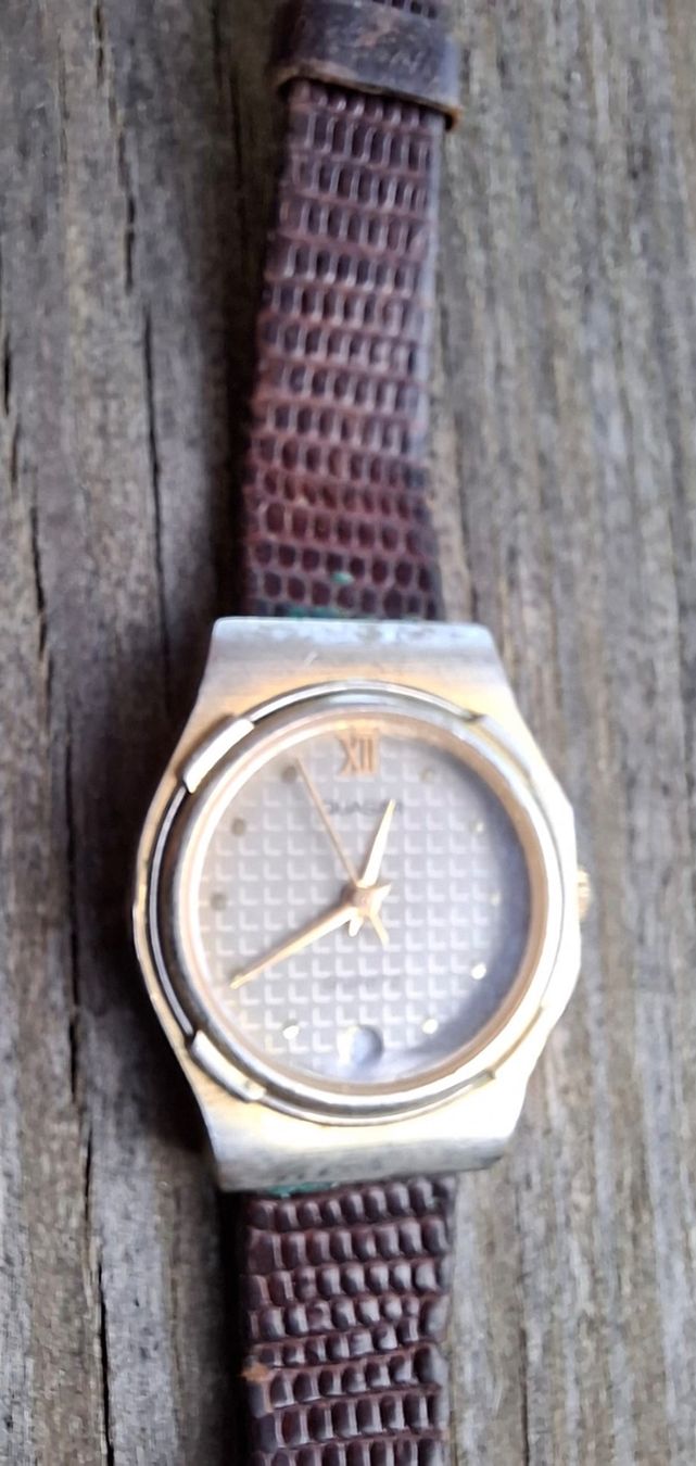 Montres: Damenuhr QUASAR – D'occasion à Mühlebach (Goms) par chr_q6d8 2