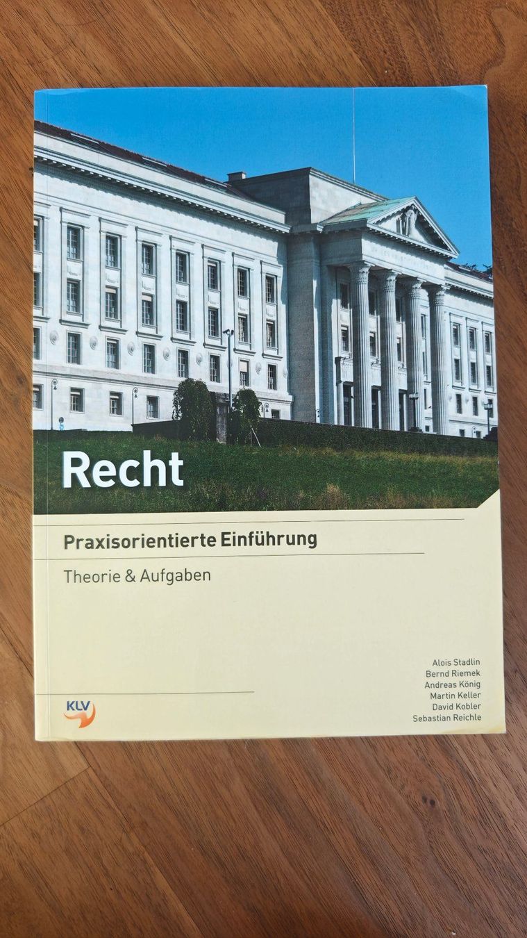 Libri: Recht: Praxisorientierte Einführung, KLV Verlag – Usato da Jona venduto da Kapuzinermoench