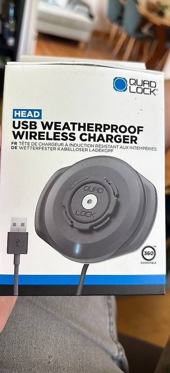 Quad Lock Chargements: Quadlock USB Weatherproof wireless charger – D'occasion à Birsfelden par kathodion