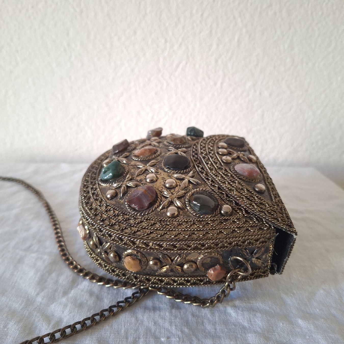 Taschen für Damen: Versand möglich! Orientalische Tasche mit Steinen – Gebraucht aus Winterthur von Goldpipau 4