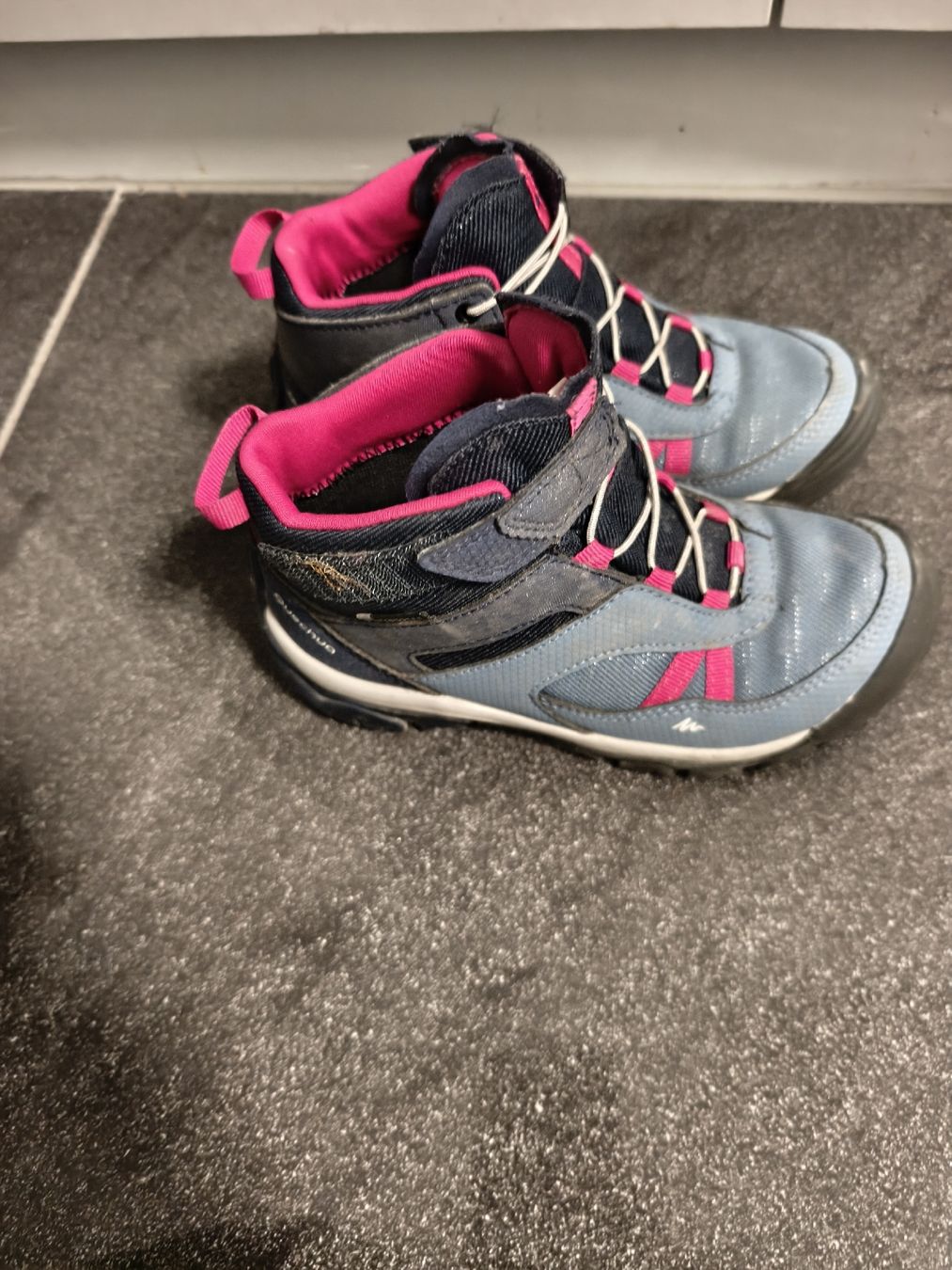 Decathlon Schuhe für Jungen: Quechua Kinder-Wanderschuhe – Grösse 30 – Gebraucht aus Chur von tun_dy8m 1