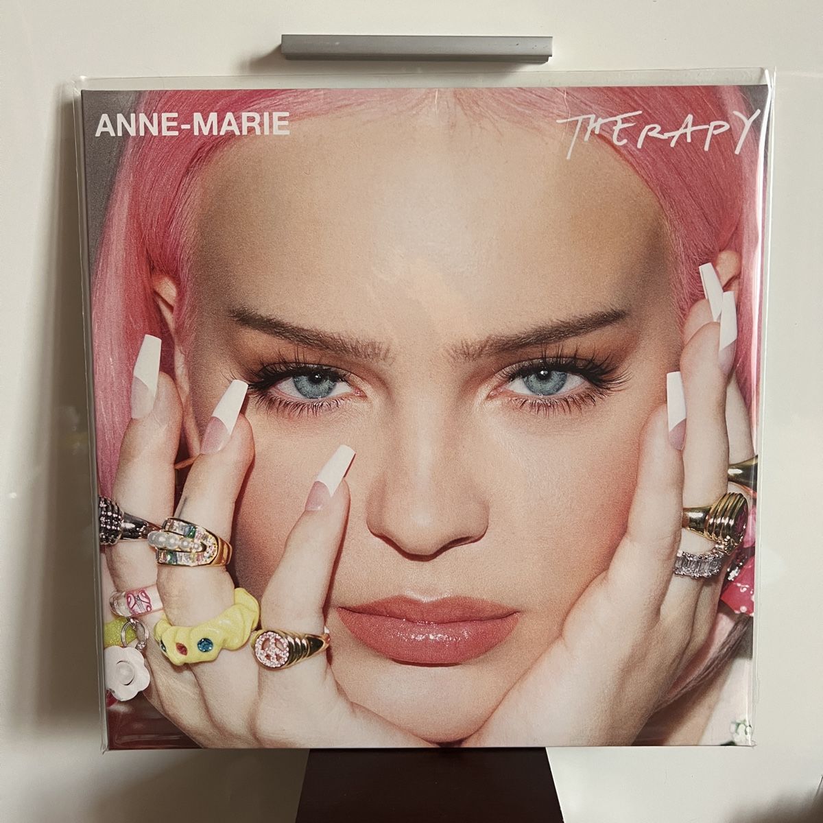 Vinyles: Anne-Marie Therapy LP – D'occasion à Fribourg par ariesto