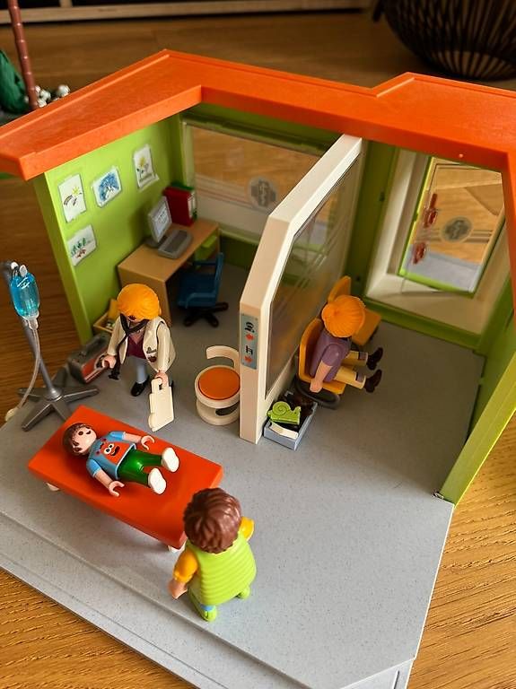 Playmobil Giocattoli: Playmobil Arztpraxis – Usato da Neftenbach venduto da Bambam3 1
