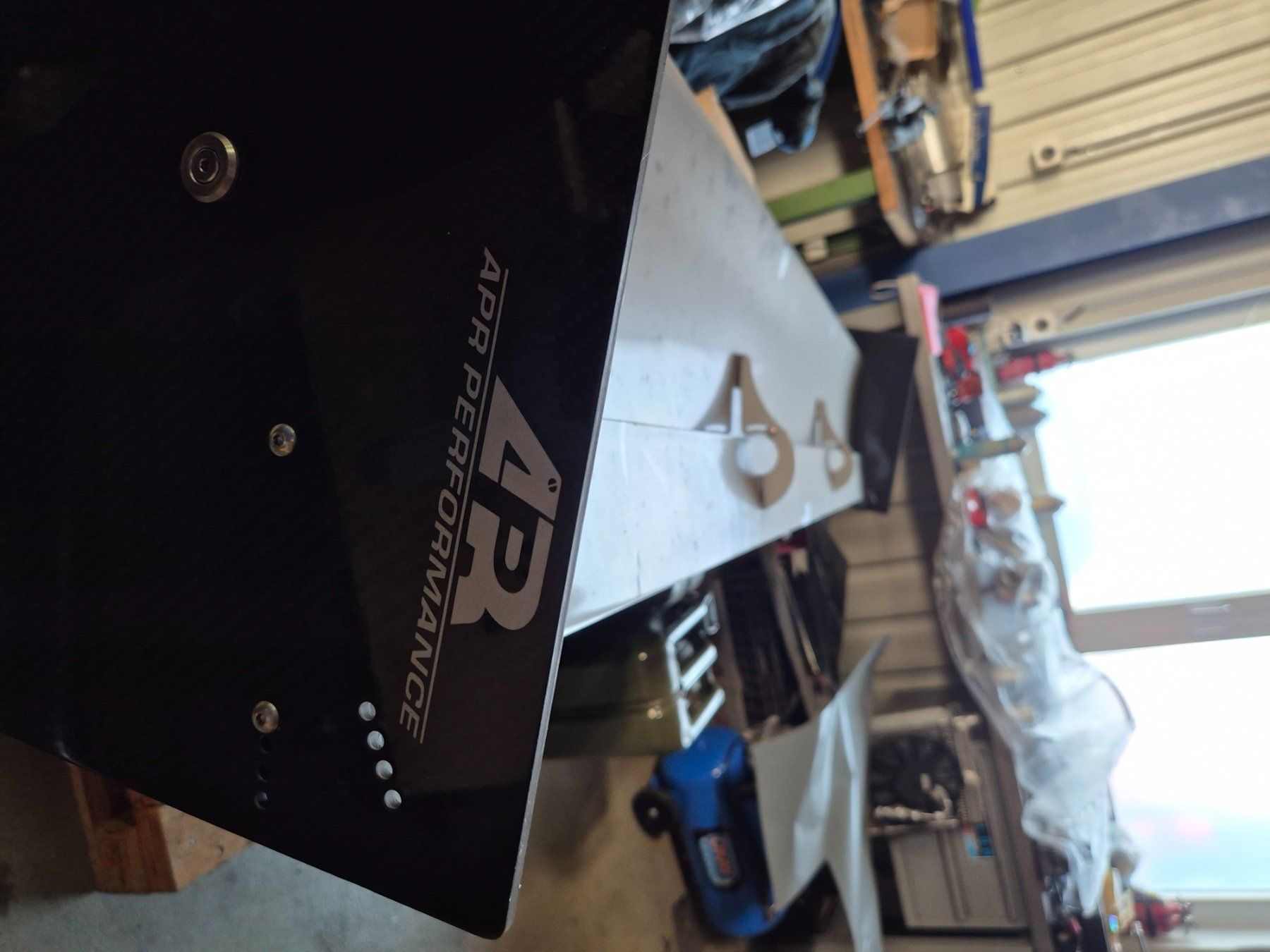 Toutes les pièces auto: APR Wing Carbon Universal – D'occasion à Zürich par Weml