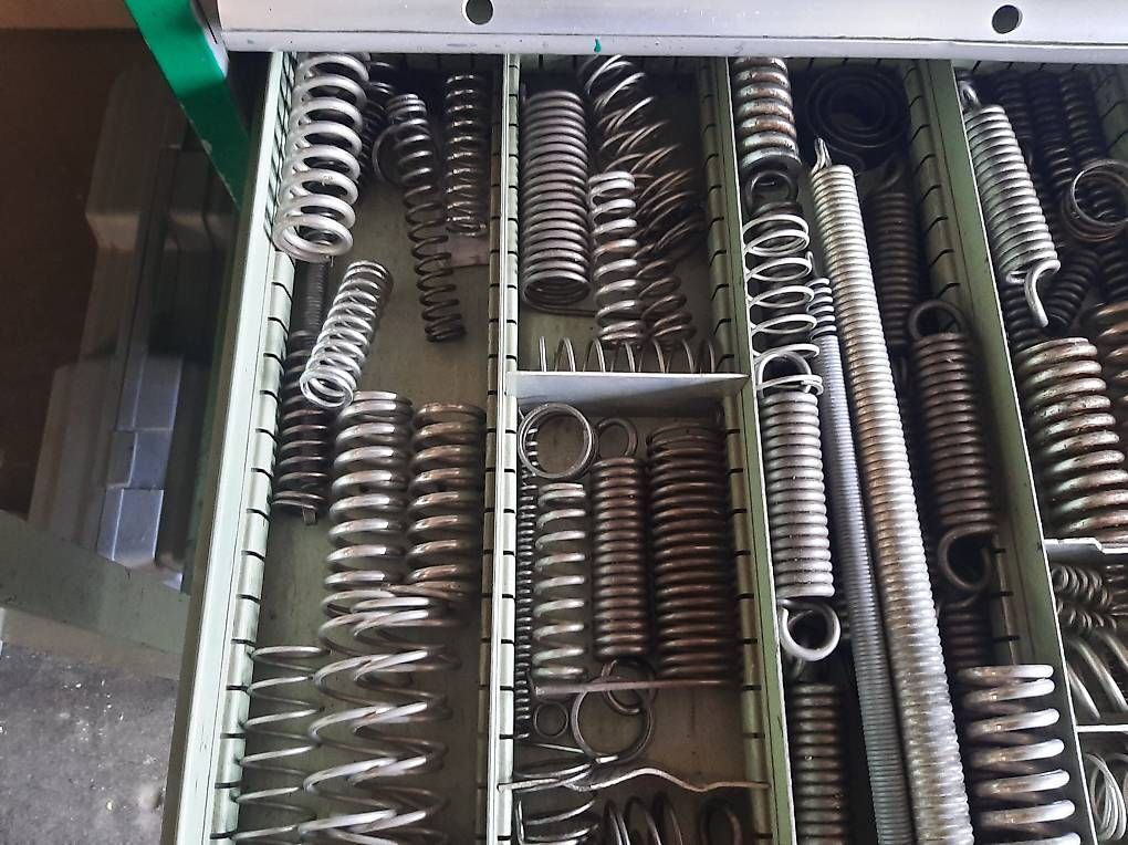 Altro per industria metallurgica: Lot div. Federn – Nuovo (secondo la descrizione) da Münsingen venduto da sttech 1