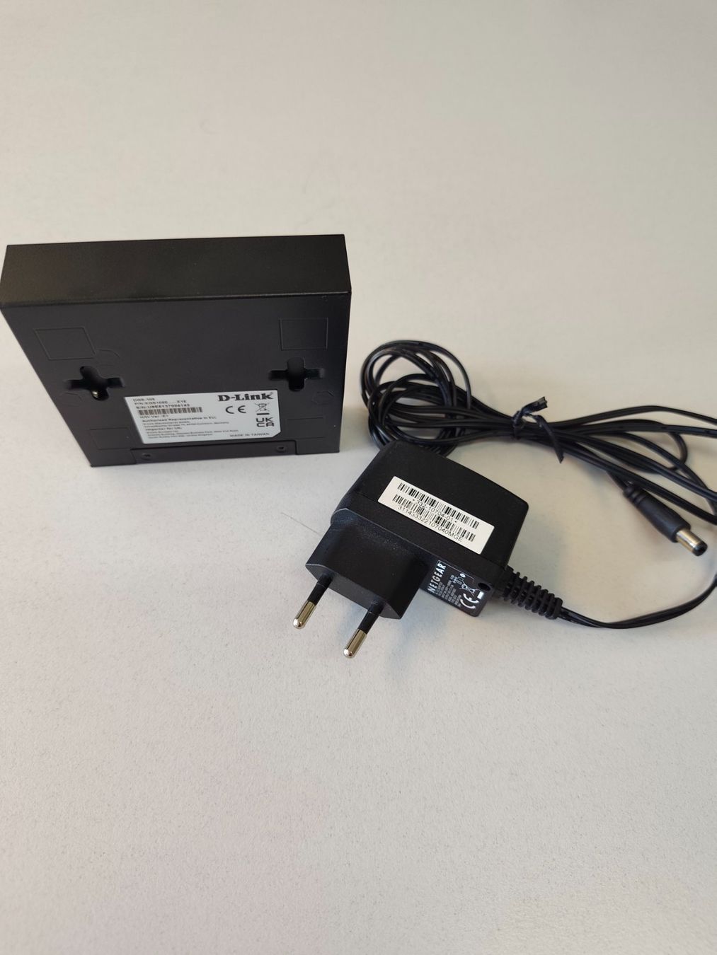 Hub & Switch: Switch D-Link DGS-105 – Usato da Bern venduto da Swt0 1