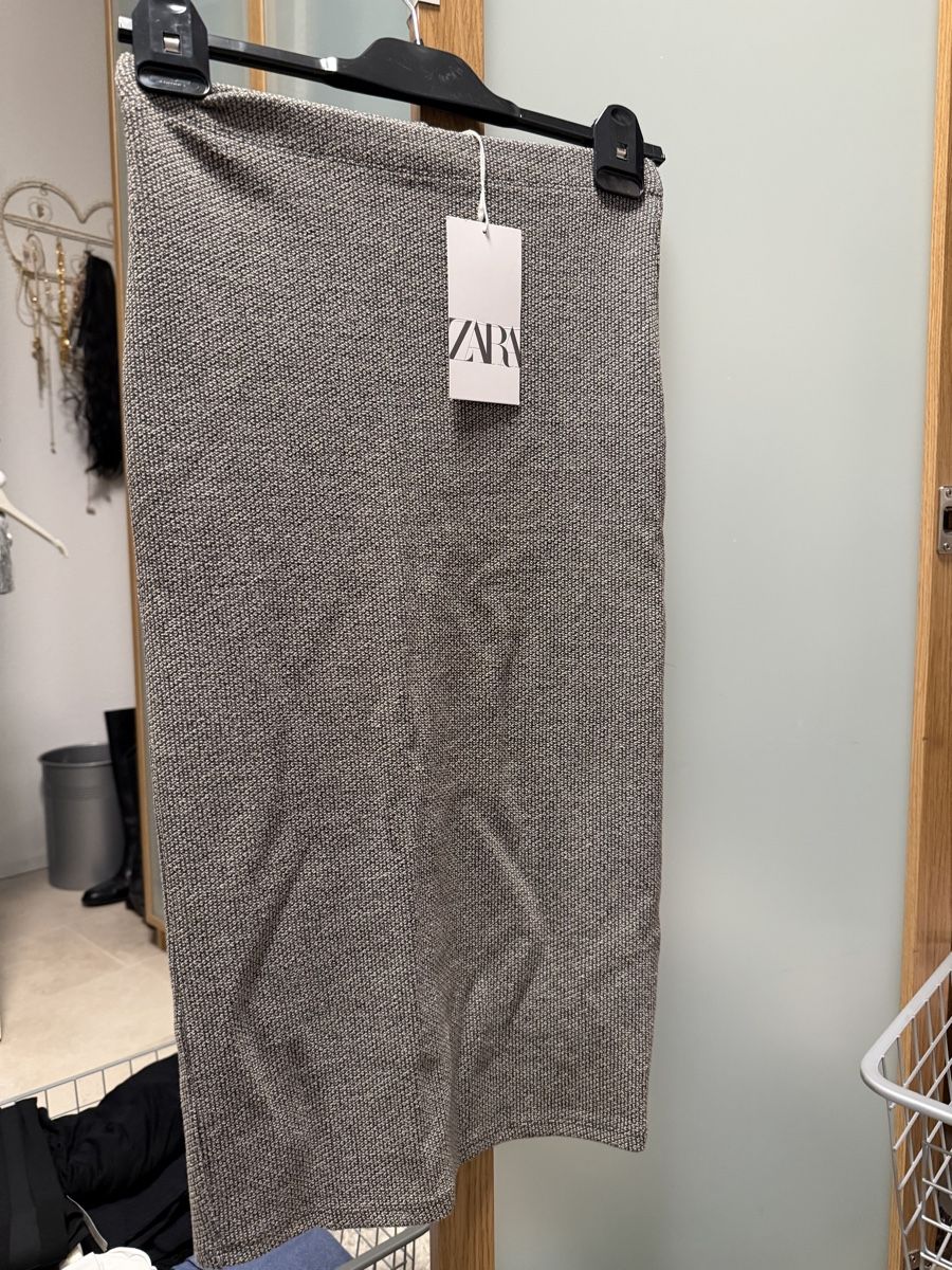 Zara Röcke: Bleistiftrock – Neu und originalverpackt aus Dottikon von RomanVer