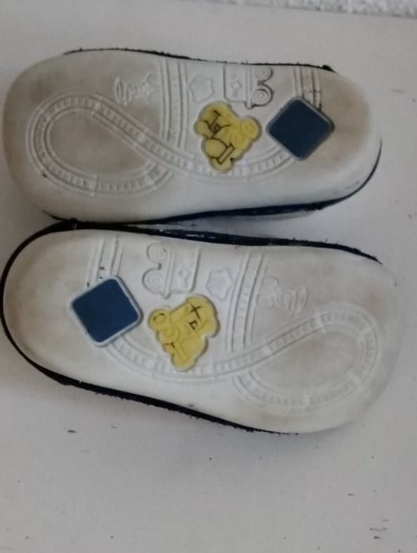 Scarpe per ragazzi: Schuhe Kinder Leder Größe 20 – Usato da Richterswil venduto da C011 2