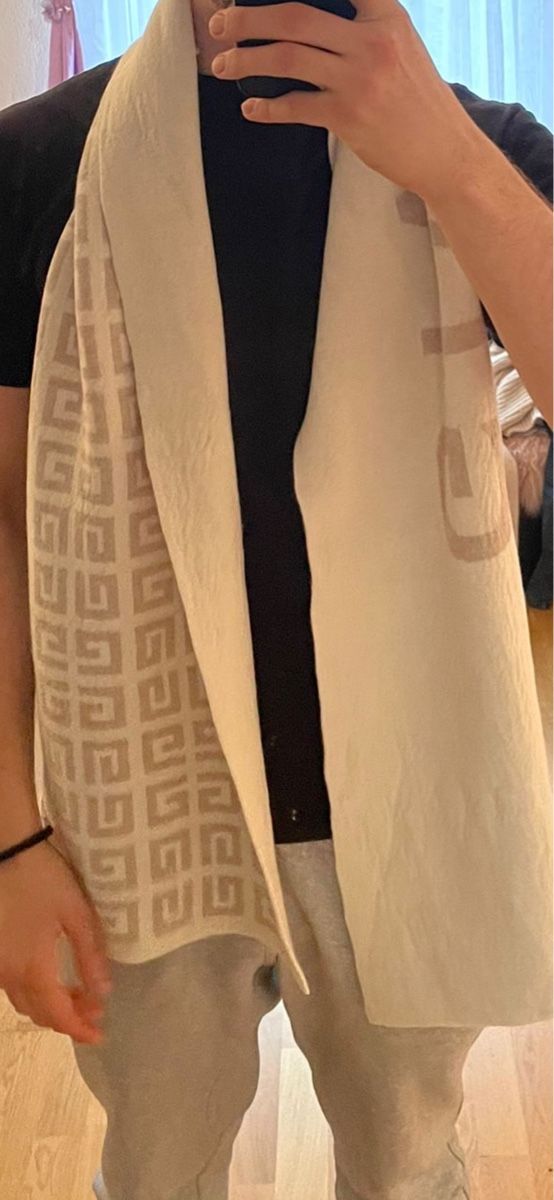 Givenchy Foulard & Sciarpe: Givenchy Schal – Nuovo (secondo la descrizione) da Läufelfingen venduto da kiaverann 4