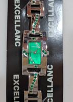 Modische Quarz-Uhr mit grünen Steinen