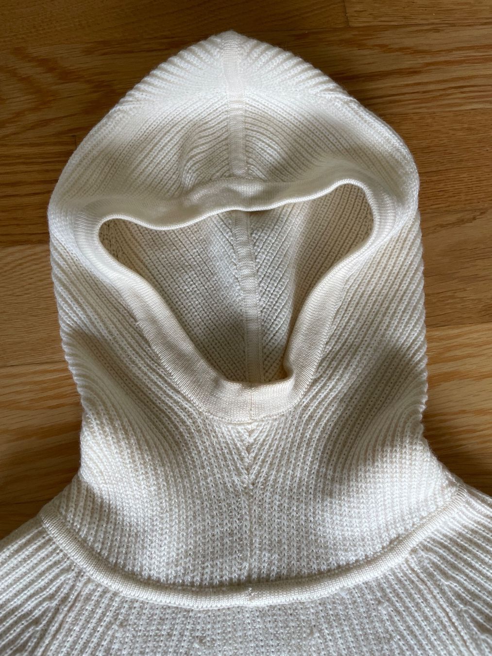 H&M Maglioni & Felpe: Wollpullover mit Kapuze H&M – Usato da Richterswil venduto da IrynaL 2