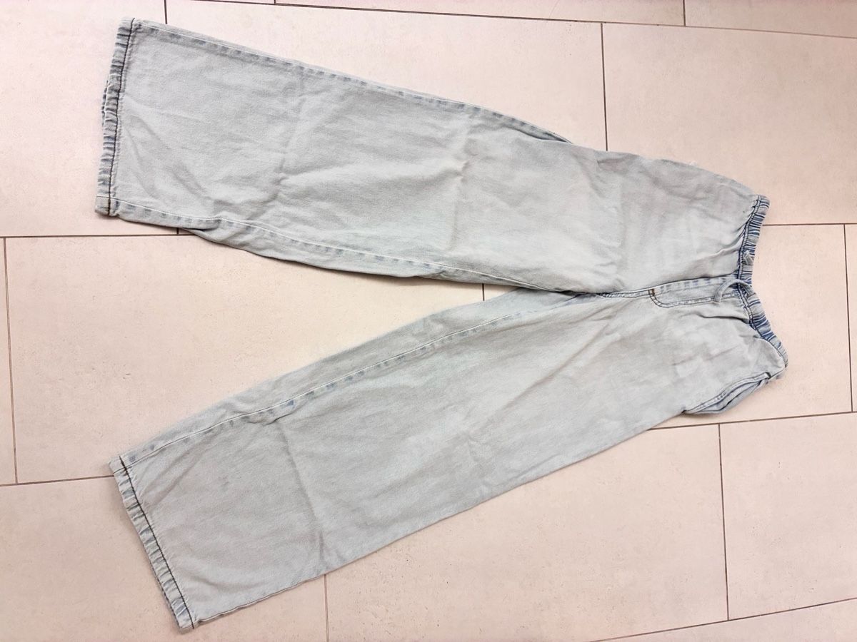 Lotti & Set di vestiti: Paquet de 5 Habits= 2 bas; 1 haut sans manche; 2 pull  – Usato da Fribourg venduto da Veronique22 2