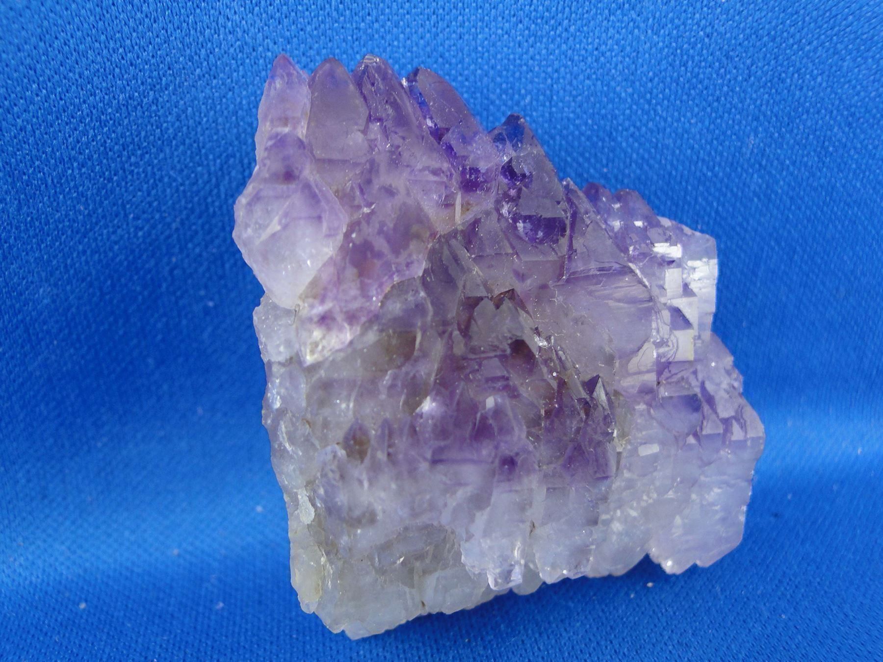 Minerali & Pietre curative: Quartz var Amethyst – Usato da Schinznach Bad venduto da Demerald