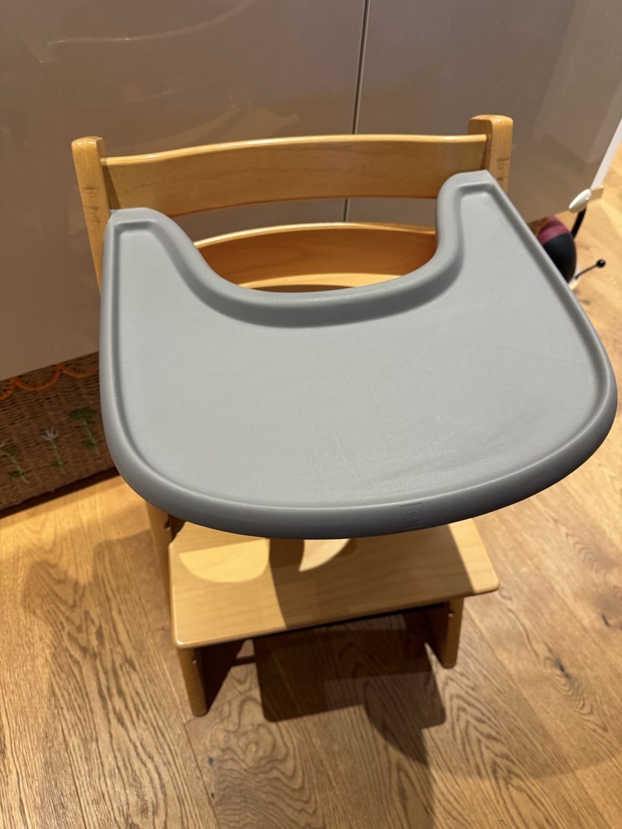 Stokke Hochstühle: Stokke Tripp Trapp Tablar grau - Versand möglich – Gebraucht aus Neuhaus SG von chinderegge