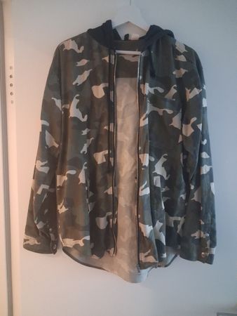 Damen Jacke Camouflage Grösse 36 H&M mit Kapuze