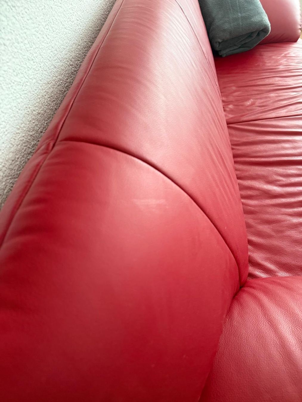 Pfister Sofas: Sofa aus edlem weichen Leder mit eleganten Füssen – Gebraucht aus Uznach von grunchi 2