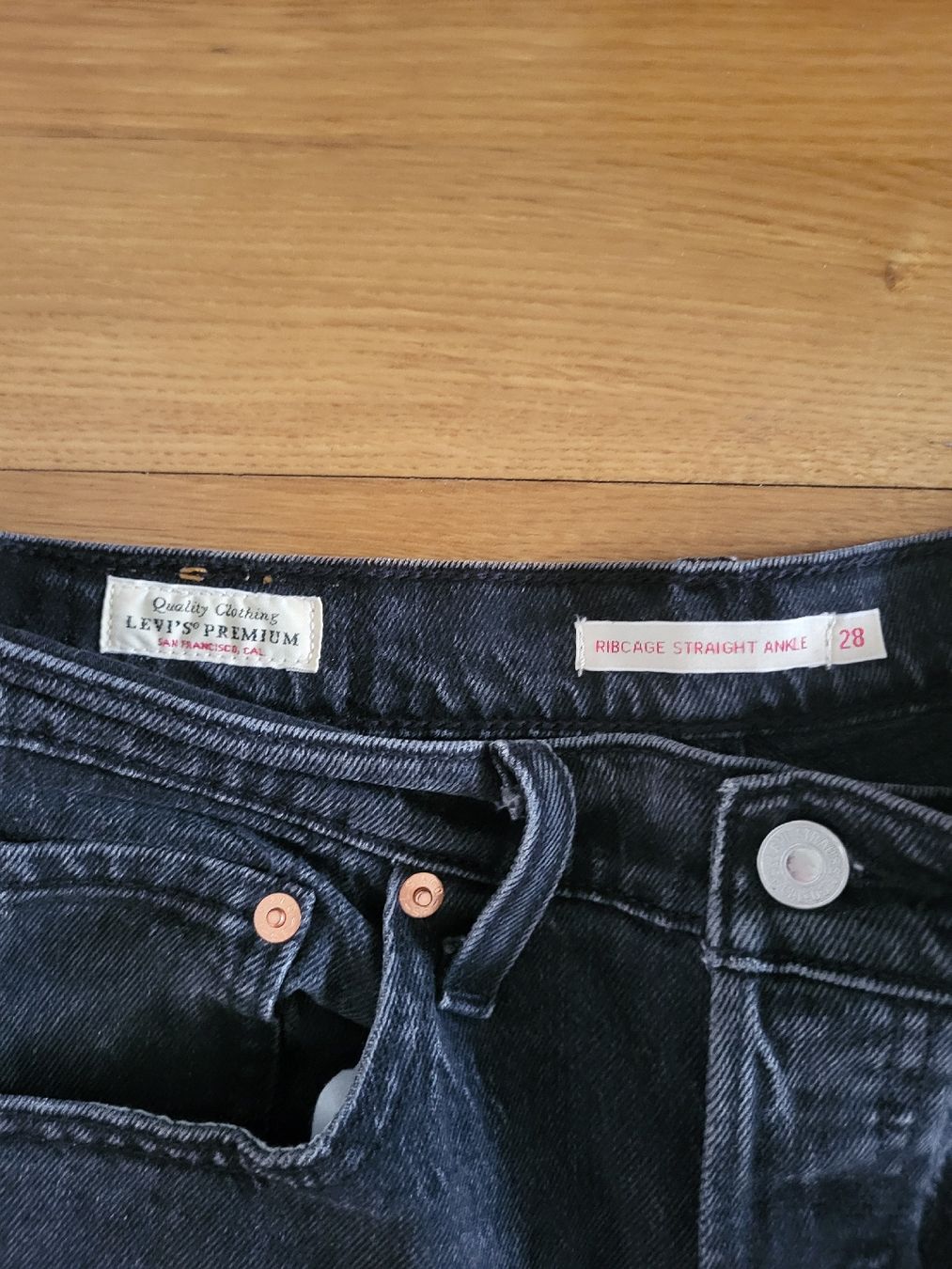 Levi's Jeans: Levi's Ribcage Straight Ankle 28/29 – Nuovo (secondo la descrizione) da Zürich venduto da Schnaeppchen25 1