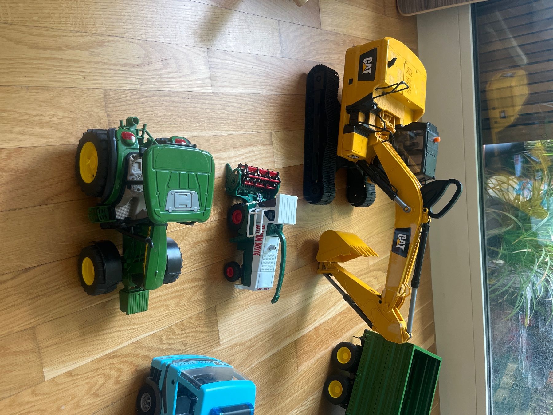 Veicoli per bambini: Bagger, Traktor mit Anhänger und Feuerwehrauto – Usato da Uetikon am See venduto da tribibi80 1