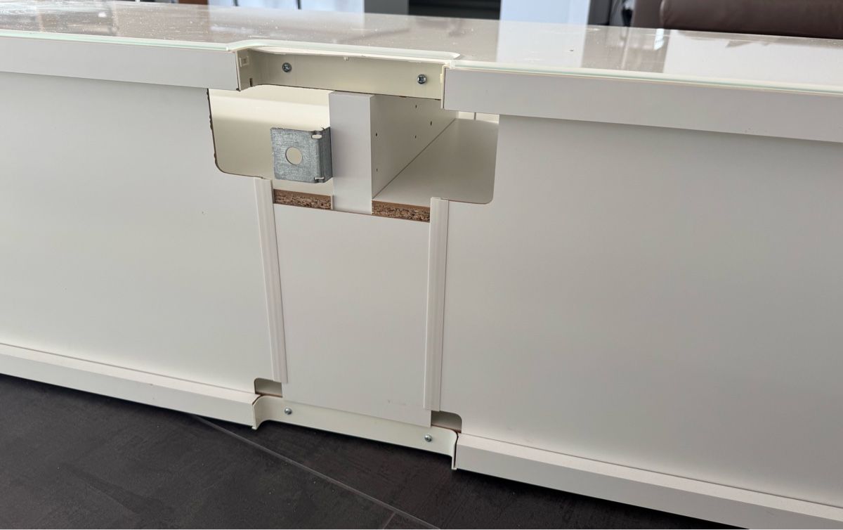 Ikea Mobili TV: Sideboard weiss matt mit Glasoberfläche – Usato da Niederoenz venduto da tronchetta 5