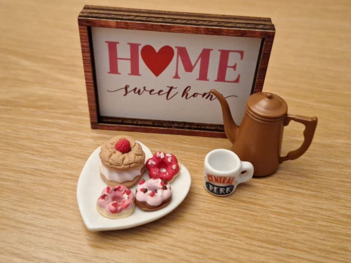 Case e mobili per bambole: Handmade Dessert mit Kaffe Set, Central Perk Tasse – Nuovo (secondo la descrizione) da Zürich venduto da HandmadeTinyFood