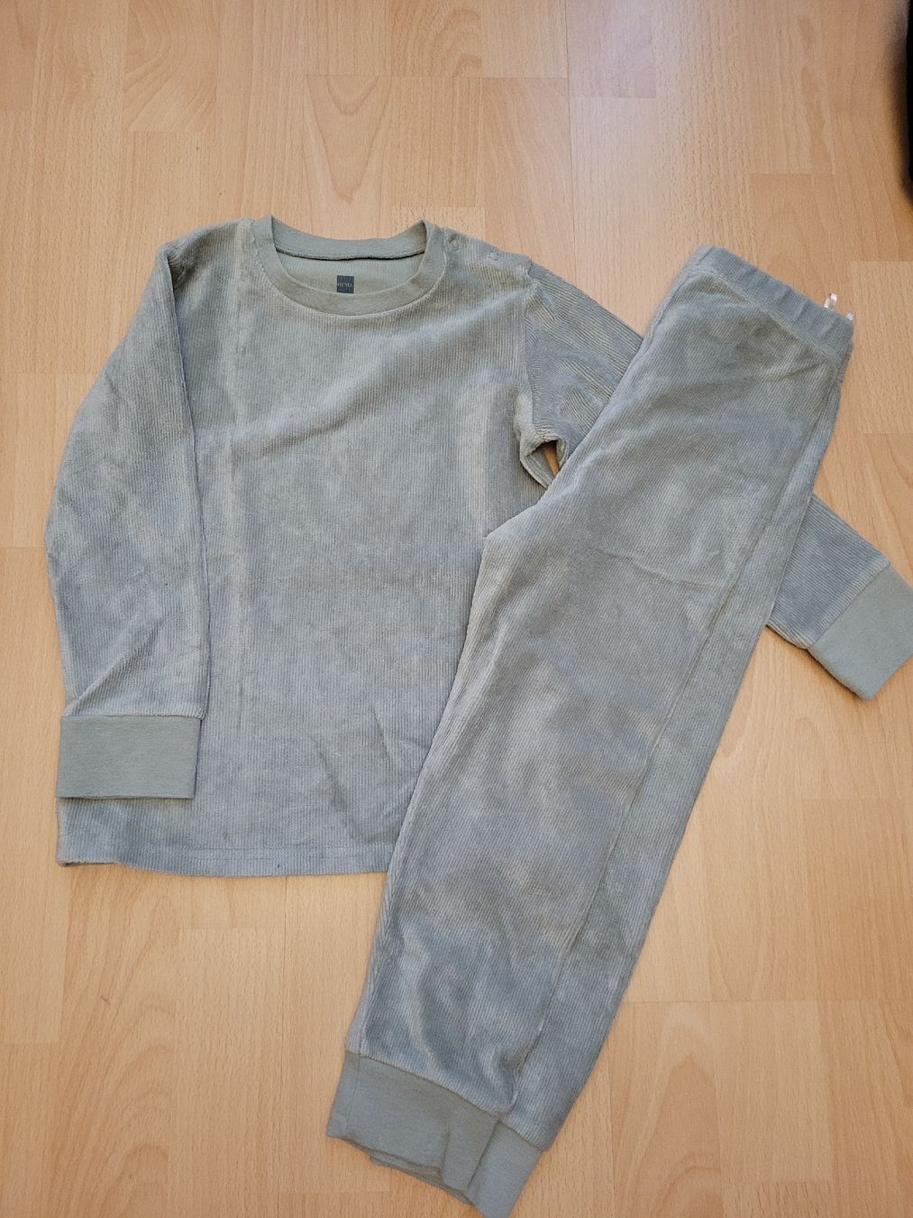 Pigiama & Simili: Trainerset / Pyjama gr. 98/104 – Usato da Inwil venduto da Flower2325