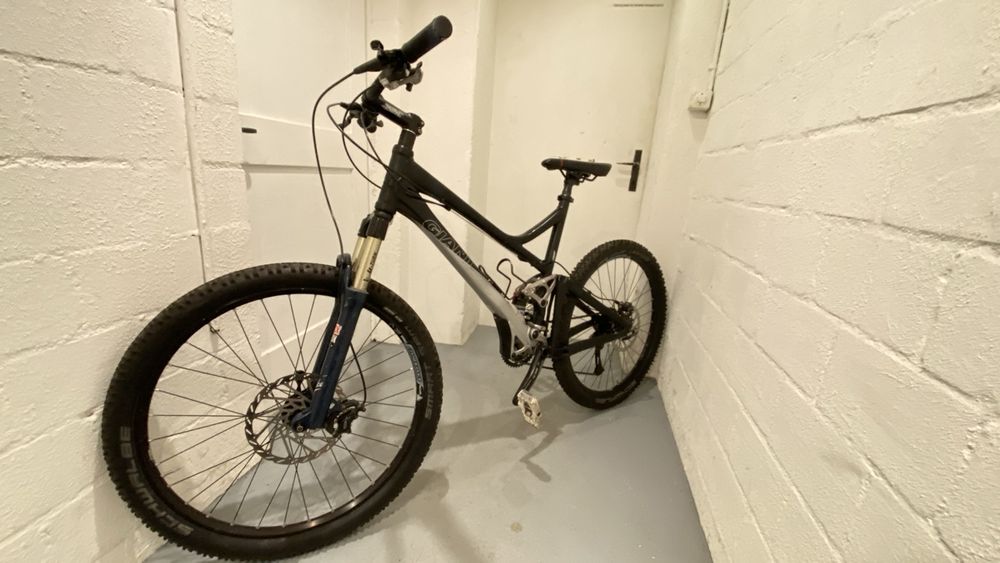Giant Vélos: Giant Mountainbike Fully, Top Zustand für jedes Gelände! – D'occasion à Dallenwil par Dischu