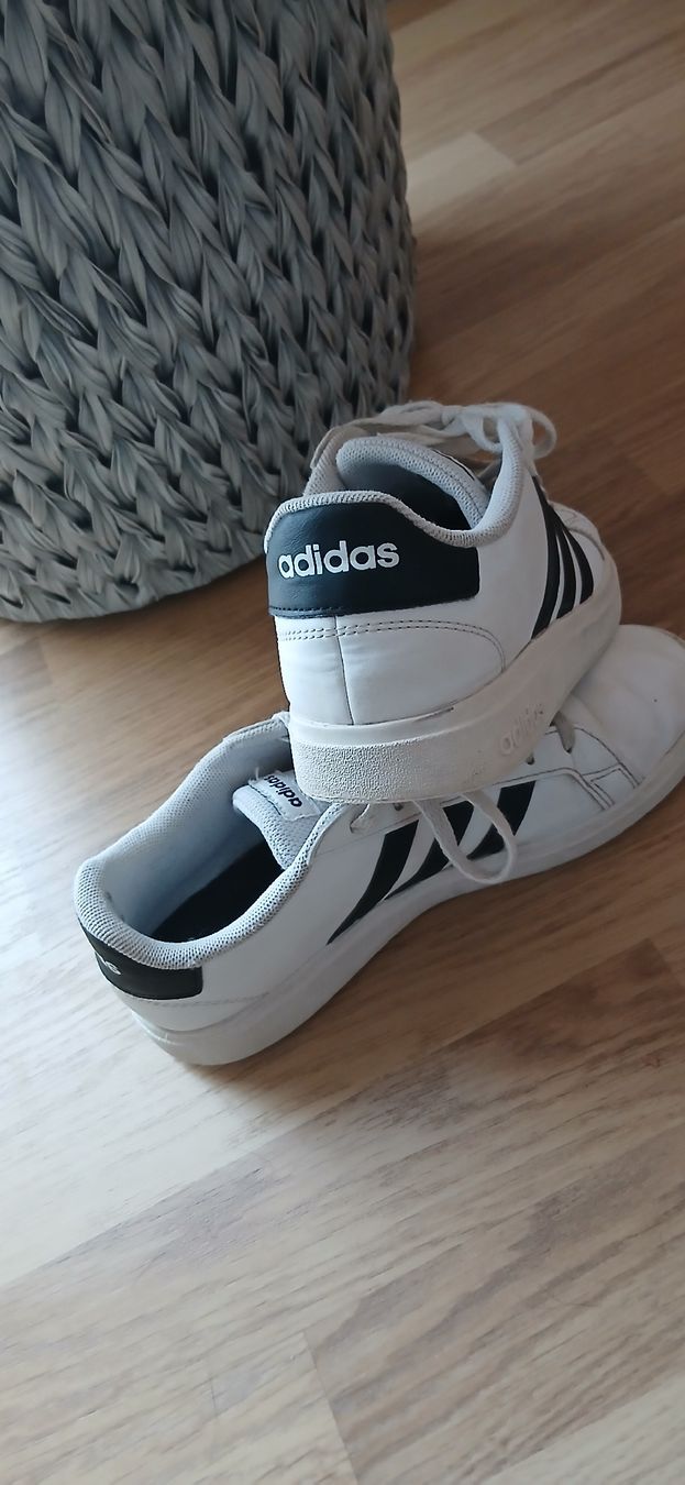 Adidas Chaussures hommes: baskets Adidas,chaussures – D'occasion à Montcherand par petiteoune75 2