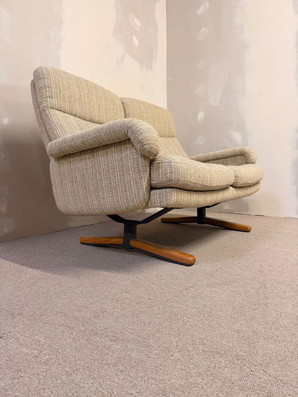 Divani: Dänisches Mid Century 2er Sofa mit Strukturstoffbezug, retro – Usato da Rickenbach ZH venduto da Der-Insider 2